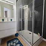 شقة Chambre, Cuisine Et Salle De Bain Avec Balcon Sur Jardin Massey