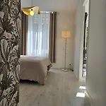 شقة Chambre, Cuisine Et Salle De Bain Avec Balcon Sur Jardin Massey *