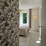 Chambre, Cuisine Et Salle De Bain Avec Balcon Sur Jardin Massey شقة