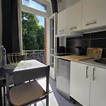 شقة Chambre, Cuisine Et Salle De Bain Avec Balcon Sur Jardin Massey
