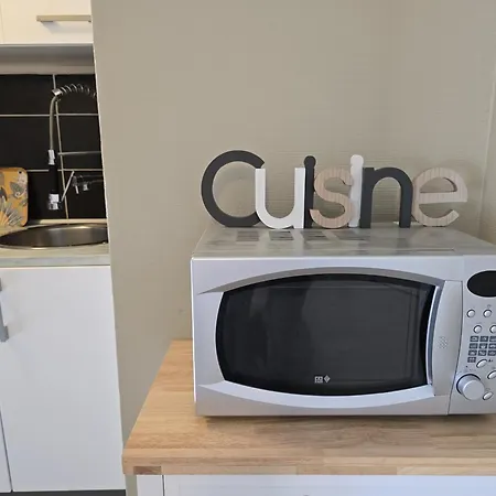 Chambre, Cuisine Et Salle De Bain Avec Balcon Sur Jardin Massey * Ταρμπ