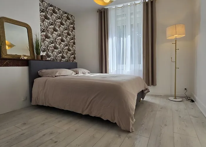 Chambre, Cuisine Et Salle De Bain Avec Balcon Sur Jardin Massey