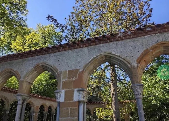 Chambre, Cuisine Et Salle De Bain Avec Balcon Sur Jardin Massey * Ταρμπ