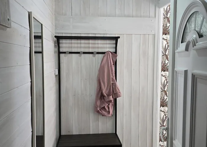 Chambre, Cuisine Et Salle De Bain Avec Balcon Sur Jardin Massey