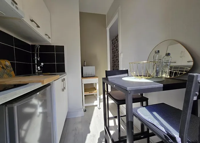 Διαμέρισμα Chambre, Cuisine Et Salle De Bain Avec Balcon Sur Jardin Massey Ταρμπ