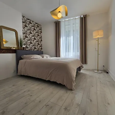 Chambre, Cuisine Et Salle De Bain Avec Balcon Sur Jardin Massey