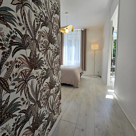 Chambre, Cuisine Et Salle De Bain Avec Balcon Sur Jardin Massey *