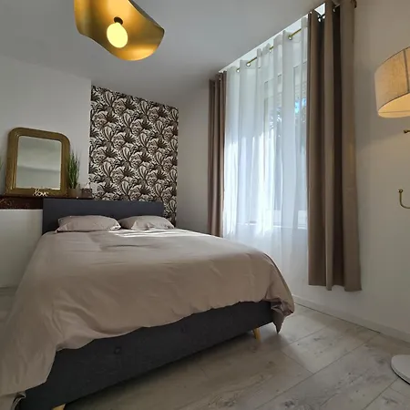Chambre, Cuisine Et Salle De Bain Avec Balcon Sur Jardin Massey *