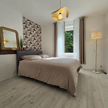 Apartment Chambre, Cuisine Et Salle De Bain Avec Balcon Sur Jardin Massey