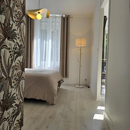 Apartment Chambre, Cuisine Et Salle De Bain Avec Balcon Sur Jardin Massey *