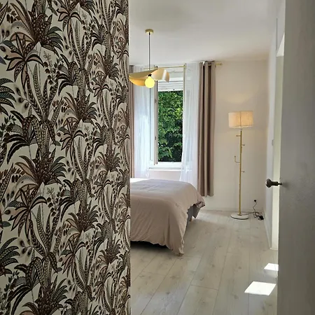 Chambre, Cuisine Et Salle De Bain Avec Balcon Sur Jardin Massey Apartment