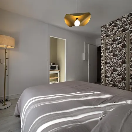 Apartment Chambre, Cuisine Et Salle De Bain Avec Balcon Sur Jardin Massey