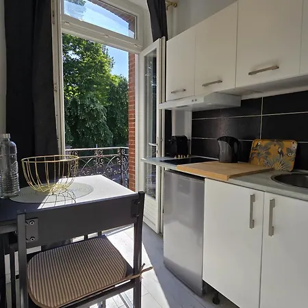 Apartment Chambre, Cuisine Et Salle De Bain Avec Balcon Sur Jardin Massey