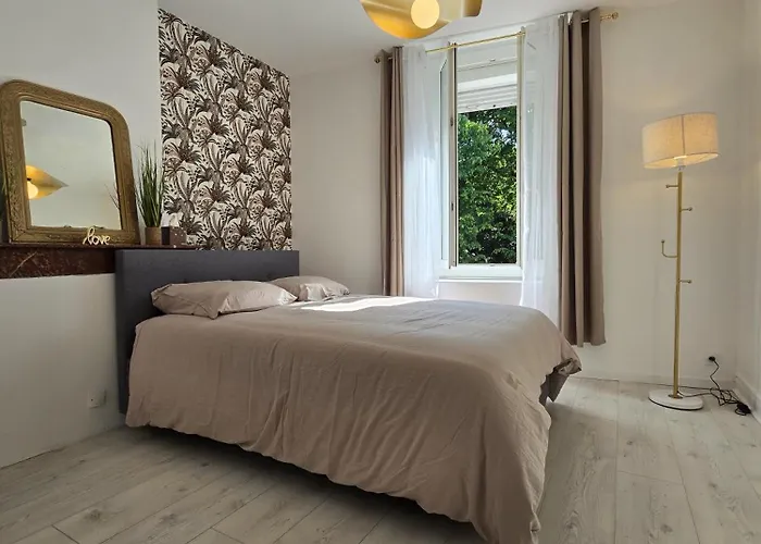 アパート Chambre, Cuisine Et Salle De Bain Avec Balcon Sur Jardin Massey