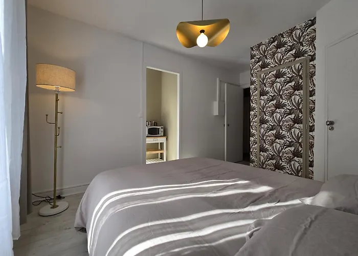 アパート Chambre, Cuisine Et Salle De Bain Avec Balcon Sur Jardin Massey